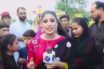 டார்ச்சர் செய்த இளைஞர்! லைவ்வில் ஓங்கி பளார் விட்ட பெண் செய்தியாளர்