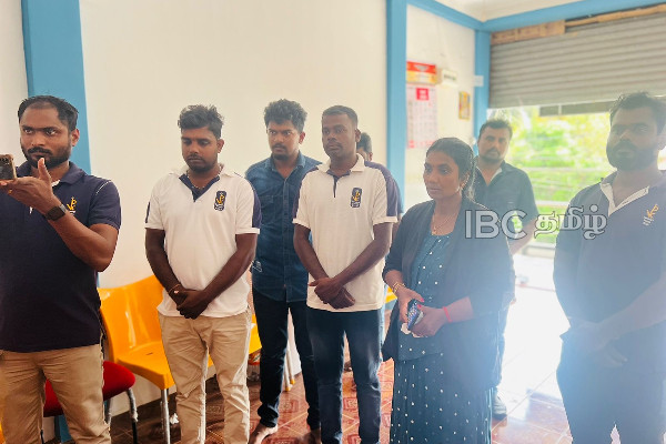 வவுனியாவில் நினைவுகூரப்பட்ட ஊடகவியலாளர் தராக்கி சிவராமின் நினைவு தினம் | Tharaki Sivaram 18 Obituary Jaffna வவுனியாவில் நினைவுகூரப்பட்ட ஊடகவியலாளர் தராக்கி சிவராமின் நினைவு தினம் | Tharaki Sivaram 18 Obituary Jaffna