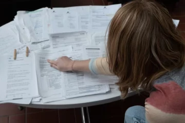 கனேடிய பெண்ணைத் தேடி வீட்டுக்கு வந்த வங்கி ஊழியர்கள்: பின்னர் தெரியவந்த உண்மை