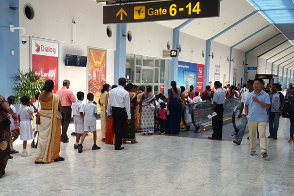 கட்டுநாயக்கவில் இன்று அதிகாலை கைதான வெளிநாட்டு பிரஜை | Foreign National Arrested In Katunayake