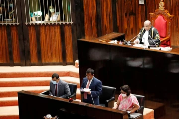 நாடாளுமன்றில் அமளிதுமளி! உறுப்பினரை வெளியேற்றுமாறு அறிவித்த சபாநாயகர் (Video)