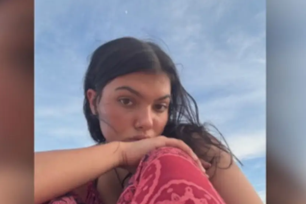 அவுஸ்திரேலியாவில் உயிரிழந்த கனேடிய பெண்: அரசின் அதிரடி நடவடிக்கை | Dingoes Circling Bc Teen To Be Culled Australia