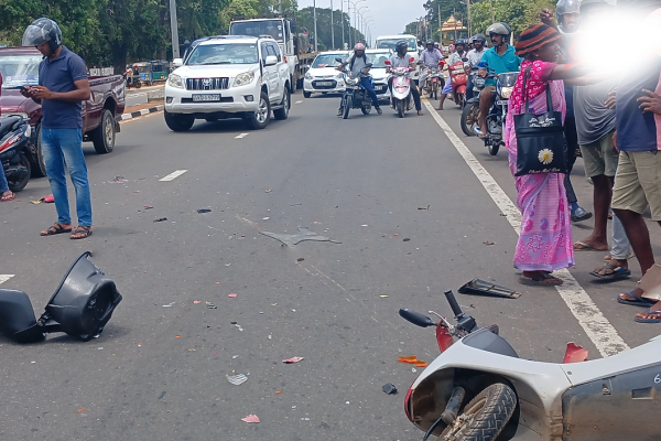 கிளிநொச்சியில் கோர விபத்து; மருத்துவமனையில் பாடசாலை மாணவன் | Fatal Accident In Kilinochchi