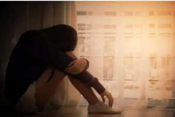 இப்படி ஒரு நோயா? மனநல பாதிப்பால் தலை முடியை உண்ணும் 16 வயது சிறுமி!