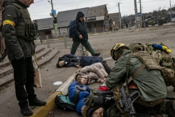 சிறுவர்களை விட்டு வைக்காத உக்ரைன் போர்க்களம்! ரஷ்யர்களால் தொடர்ந்தும் பலியாகும் சிறுவர்கள்! (காணொளி)