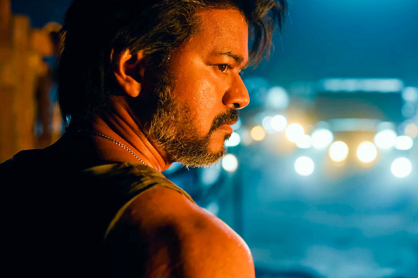 ஓடும் ரயிலில் நடிகர் விஜய்யை அடித்த 40 பேர்.. காரணம் என்ன | Vijay Had Beaten By 40 Members In Running Train