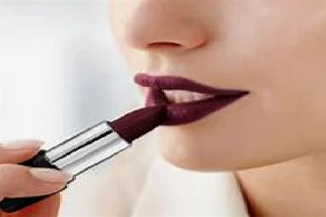 මෘදු සහ පෝෂණය වූ තොල් ආලේපන ඔබත් ගෙදරදිම හදාගන්න මෙන්න..