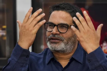 மோடியின் காலில் விழுந்து அவமானப்படுத்திட்டாரு - நிதிஷ்குமாரை விளாசிய பிரசாந்த் கிஷோர்