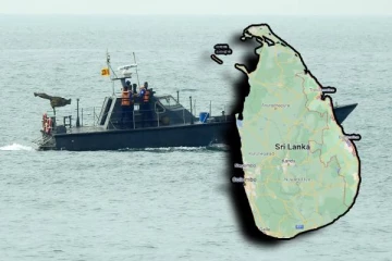 கிழக்கு கடற்பரப்பில் தீப்பிடித்து எரிந்த படகு: தேடுதல் நடவடிக்கையில் கடற்படையினர் தீவிரம்