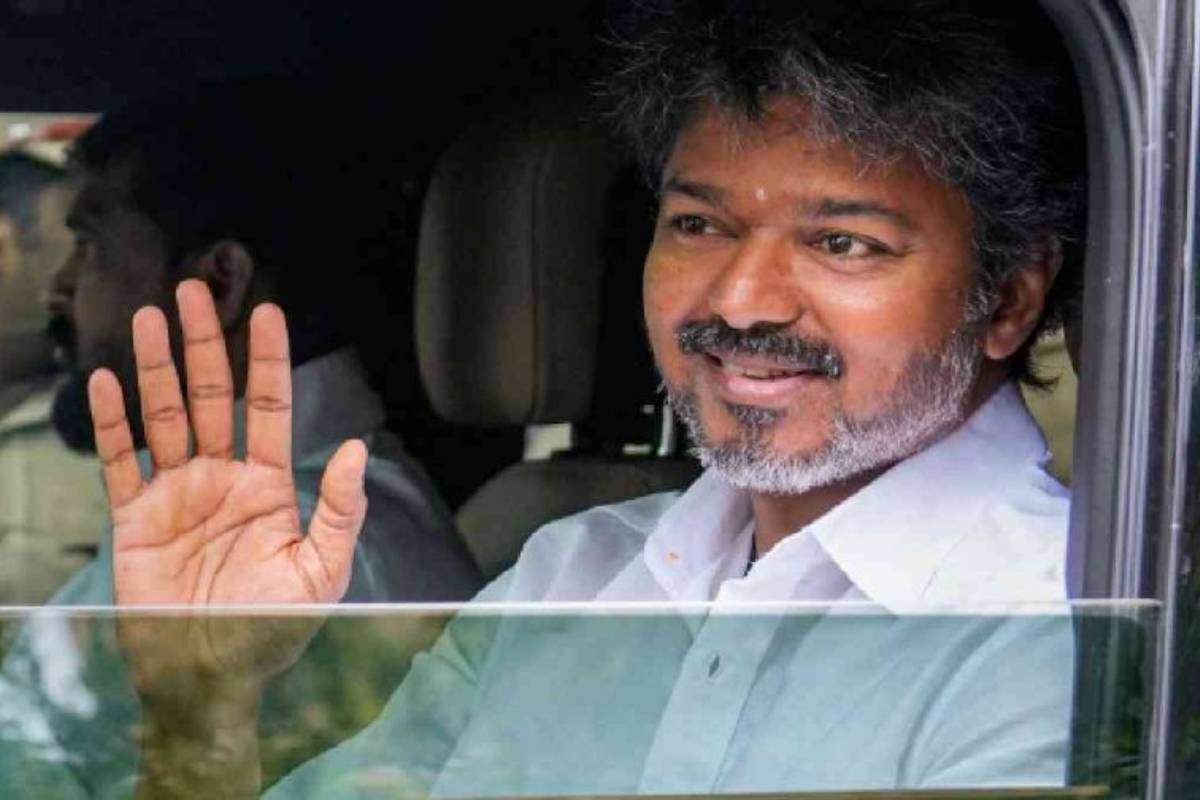 மூளையில் எதுவும் இல்லாத விஜய்!! முட்டாளால் மக்கள் ஏமாறுவார்கள்!! முன்னாள் நீதிபதி காட்டம்.. | Tamillians Will Soon Be Diillusioned Of This Idiot