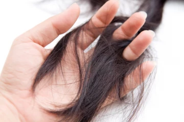 உங்களுக்கு முடி அதிகம் கொட்டுதா? இந்த ஒரே ஒரு உணவு பொருளை மட்டும் போடுங்க...வேகமாக வளருமாம்!