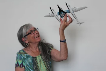 விண்வெளிக்கு சுற்றுலா செல்ல டிக்கெட் வாங்கிய கனேடிய பெண்மணி