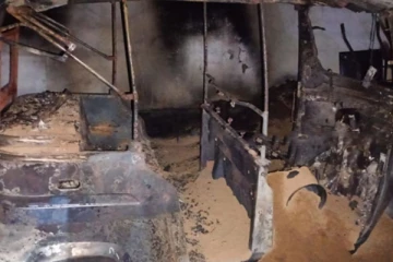 திடீரென தீப்பிடித்து எரிந்த வாகனங்களால் பரபரப்பு