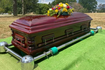 அடக்கம் செய்யப்பட்டவர் மூன்று நாட்கள் பின் உயிருடன் வந்ததால் அதிர்ச்சி!