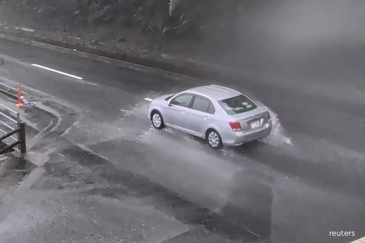 சீனா நோக்கி நகரும்... ஜப்பானைப் புரட்டிப் போட்ட டால்பின் புயல் | Typhoon Dolphin Hits Japan சீனா நோக்கி நகரும்... ஜப்பானைப் புரட்டிப் போட்ட டால்பின் புயல் | Typhoon Dolphin Hits Japan