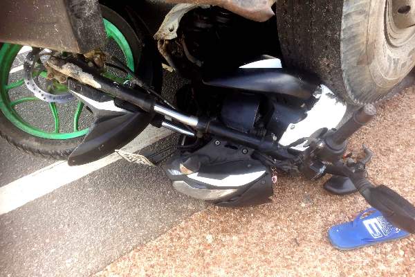 யாழில் டிப்பர்-மோட்டார் சைக்கிள் கோர விபத்து! - ஐபிசி தமிழ்