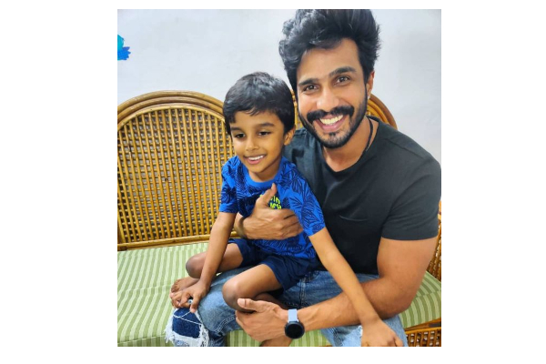 எலும்பும் தோலுமாக இருக்கும் விஷ்ணு விஷாலின் மகன்! ரசிகர்கள் ஷாக்... வைரலாகும் புகைப்படம்! | Vishnu Vishal Son Latest Viral Photo