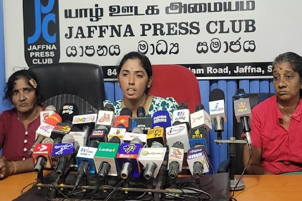 யாழ்ப்பாண சிறைக்கைதி கோமா நிலையில் சகோதரியிடம் காவல்துறை விசாரணை | Police Question Sister Of Jaffna Prison Issue யாழ்ப்பாண சிறைக்கைதி கோமா நிலையில் சகோதரியிடம் காவல்துறை விசாரணை | Police Question Sister Of Jaffna Prison Issue