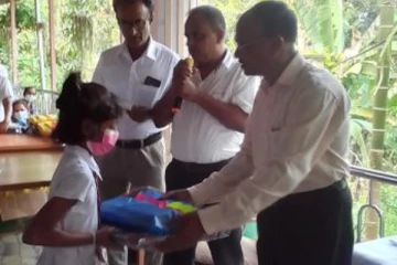 අඩු ආදායම්ලාභී දරුවන් වෙනුවෙන් පාසල් උපකරණ පරිත්‍යාගයක්