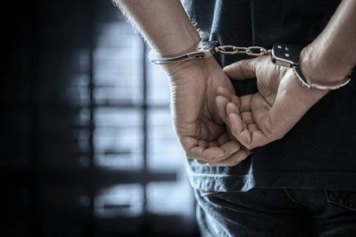 கொழும்பில் சட்டவிரோத ஆயுதங்களுடன் ஒருவர் கைது! | One Arrested With Illegal Weapons In Colombo