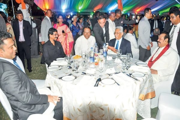 ஆளும் தரப்புடன் முன்னாள் ஜனாதிபதிகளான மகிந்த - கோட்டாபய - மைத்திரி | Mahinda Gota Maithri In One Table