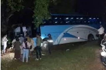 யாழில் இருந்து சென்ற பேருந்து அதிகாலை விபத்தில் சிக்கியது -யாழ்ப்பாண இளைஞனுக்கு ஏற்பட்ட துயரம்
