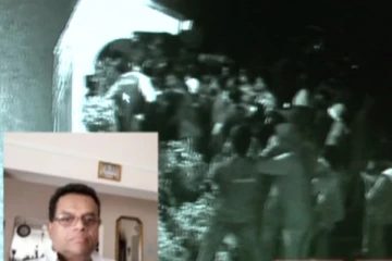 සරසවි සිසුන් 300ක් පමණ උපකුලපති නිවසට කඩා වැදී පහරදුන් හැටි - එළියට ආ සීසීටීවී දර්ශන මෙන්න..(CCTV VIDEO)