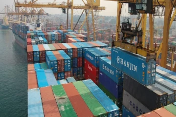 டொலர் தட்டுப்பாடு:துறைமுகத்தில் சிக்கியுள்ள 1500 கொள்கலன்கள்