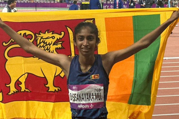 ஆசிய விளையாட்டுப்போட்டியில் பதக்கம் வென்ற வீராங்கனைக்கு வாழ்த்து தெரிவித்த ஜனாதிபதி | President Congratulated To Tharushi Karunarathna