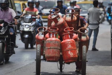 கேஸ் சிலிண்டர் ரூ. 450க்கு கிடைக்க வேண்டுமா? அப்போ இதை தெரிஞ்சிகோங்க!