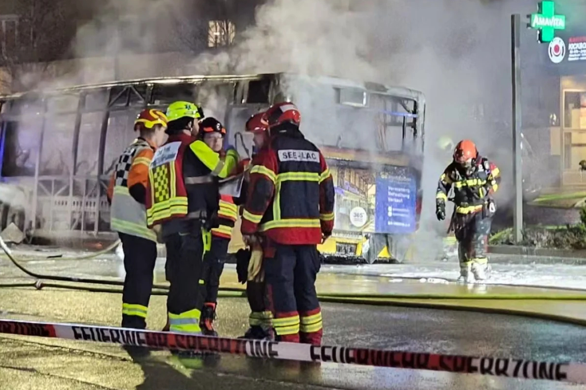 சுவிஸில் பேருந்து தீ விபத்தில் யாழ்ப்பாண இளைஞன் பரிதாபமாக உயிரிழப்பு; துயரத்தில் உறவுகள் | Jaffna Youth Tragically Dies In Bus Fire In Swiss