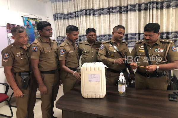 மட்டக்களப்பில் போதைப்பொருள் வியாபாரிகள் இருவர் கைது | Two Drug Dealers Arrested In Batticaloa