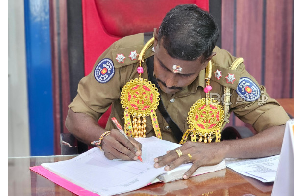சுன்னாகம் காவல் நிலையத்தின் புதிய பொறுப்பதிகாரி பதவியேற்பு! | New Oic Of Chunnakam Police Station Takes Oath