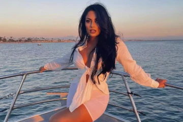 பிகினி உடையில் எல்லை மீறிய முரட்டு குத்து பட நடிகை.. ஹாட் கிளிக்ஸ்