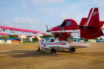 இரத்மலானை விமான நிலையத்தில் தரையிறங்கியுள்ள காட்டுத்தீ அணைக்கும் விமானங்கள்