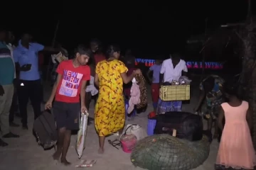 இலங்கையிலிருந்து அகதிகளாக தப்பியோடும் மக்கள்