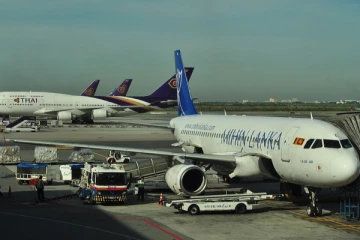 இலங்கை வரும் விமானங்களின் எண்ணிக்கையில் திடீர் மாற்றம்