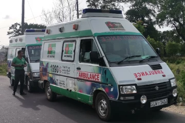 வவுனியாவில் நோயாளர் காவு வண்டி சேவை முடக்கம்(Photo)