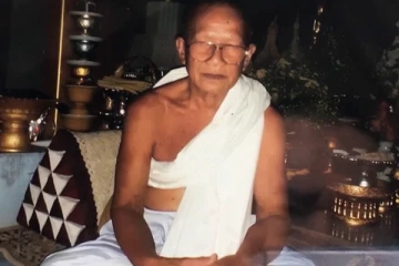 சொந்த தலையை வெட்டி காணிக்கை செலுத்திய பெளத்த துறவி: வெளியான பின்னணி