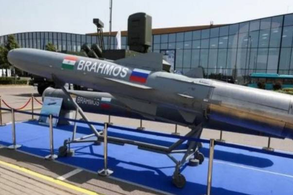 எளிதில் தாக்கியழிக்க முடியாத பிரம்மோஸ் ஏவுகணை! | Brahmos Missile Which Is Not Easily Destroyed