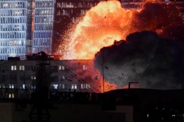 ஈரானின் தலைமையகம் மீது தாக்குதல் ; சரமாரியாக திருப்பி அடிக்கும் இஸ்ரேல்!