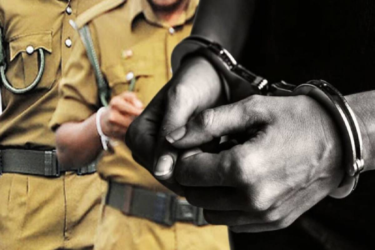 48 கடவுச்சீட்டுகளுடன் 70 வயது முதியவர் கைது | 70 Year Old Man Arrested With 48 Passports 48 கடவுச்சீட்டுகளுடன் 70 வயது முதியவர் கைது | 70 Year Old Man Arrested With 48 Passports