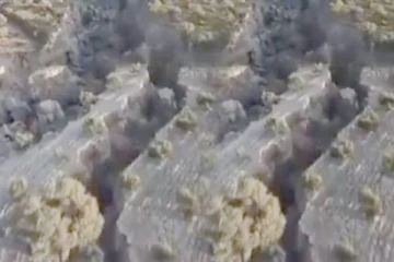 உலகை உலுக்கிய துருக்கி நிலநடுக்கம்! இரண்டாக பிளந்த பூமி :வைரலாகும் காணொளி