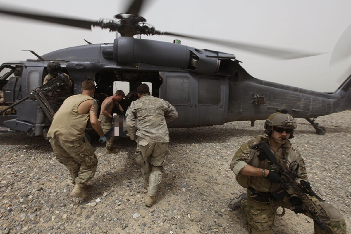 ஈரானில் இரவோடு இரவாக தரையிறக்கப்பட்ட Beast ஹெலிகொப்டர்கள்.. அமெரிக்காவின் மின்னல் வேக நடவடிக்கை! | Us Rescues Pilot From Iran Daring Mission ஈரானில் இரவோடு இரவாக தரையிறக்கப்பட்ட Beast ஹெலிகொப்டர்கள்.. அமெரிக்காவின் மின்னல் வேக நடவடிக்கை! | Us Rescues Pilot From Iran Daring Mission