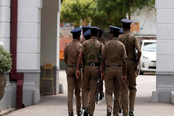 கண்டியில் மாணவர்களை கடுமையாக தாக்கிய அதிபர் உட்பட ஆசிரியர்களுக்கு நேர்ந்த கதி! | Principal Teachers Arrest Assaulted Students Kandy