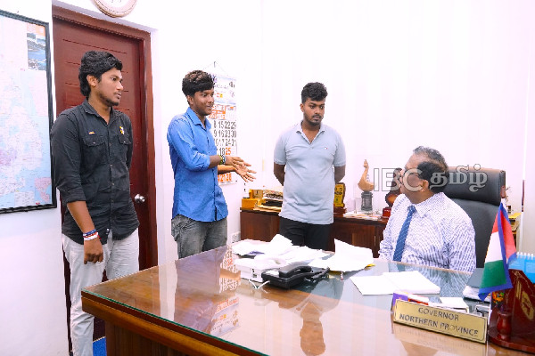 பேருந்துடன் வெள்ளத்தில் சிக்கிய பல்கலை மாணவர்களின் நன்றிக்கடன் | Uni Students Gratitude Caught Flood With Their Bus பேருந்துடன் வெள்ளத்தில் சிக்கிய பல்கலை மாணவர்களின் நன்றிக்கடன் | Uni Students Gratitude Caught Flood With Their Bus