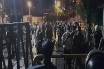 தலைநகரில் பாரிய போராட்டம்! பதற்றம் அதிகரிப்பு - கண்ணீர்ப் புகை தாக்குதல் நடத்தும் பொலிஸார்(Video)