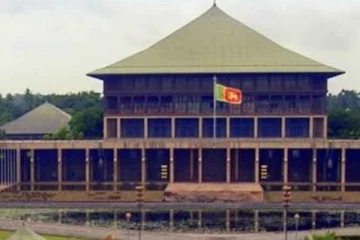 நாடாளுமன்றத்தில் உணவு விஷமானதால் சர்ச்சை - பரிசோதனை செய்யுமாறு உத்தரவு