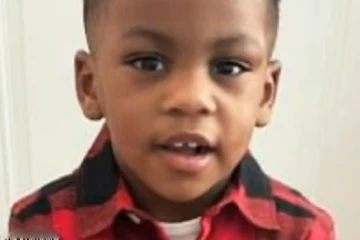 2 வயது குழந்தை மீது மர்ம நபர் துப்பாக்கி சூடு: பட்டப்பகலில் நடந்த  பயங்கரம்