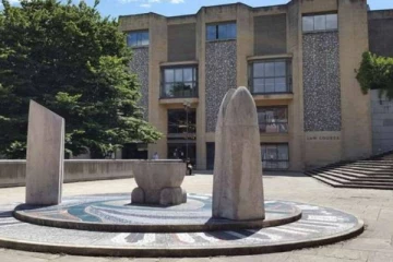 பிரித்தானியாவில் வயதான கோடீஸ்வர தாயின் £70,000 பணத்தை பாலியல் தொழிலாளிகளிடம் செலவழித்த மகன்! அம்பலமான பகீர் பின்னணி